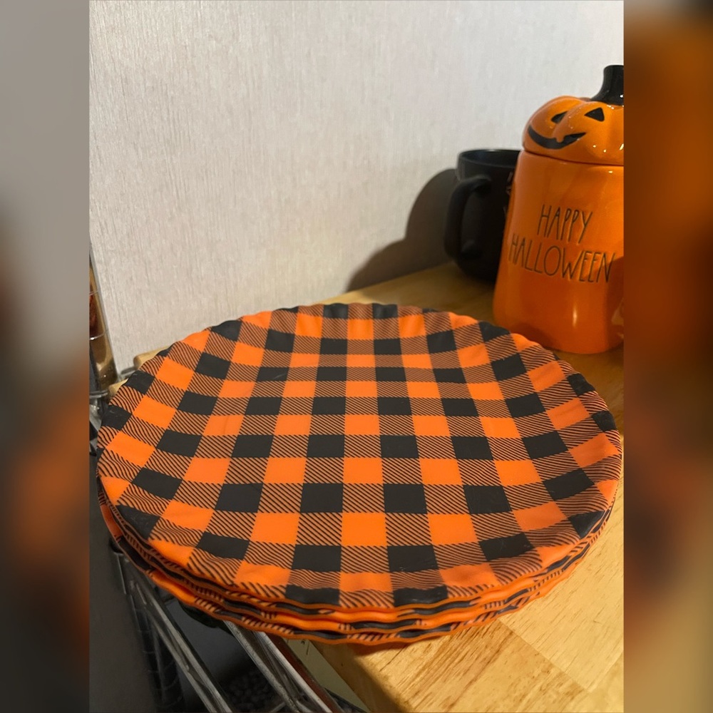 Set of 4 ModCloth Halloween plastic paper plates